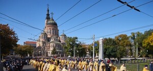 В Харькове сотни людей прошли крестным ходом