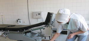 В харьковский госпиталь привезли уникальные рентгенпрозрачные операционные столы