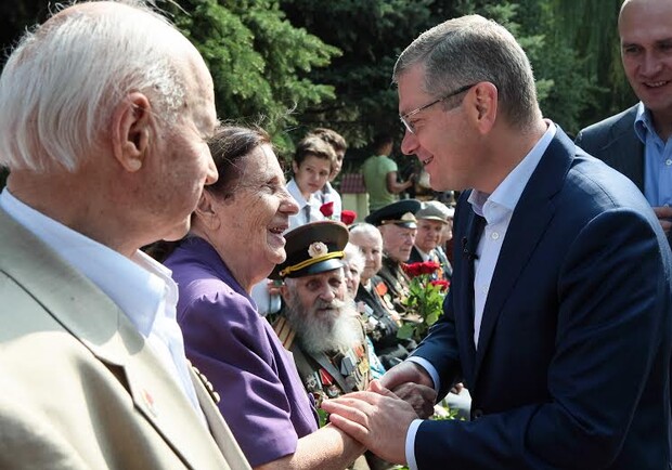 Новость - События - Вилкул: Отмечая 70-летие Освобождения Украины, мы должны добиваться новых побед – развивать родную страну