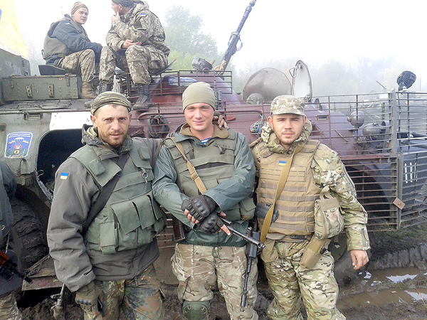 Десантник Алексей Тыщик (справа) в зоне АТО был командиром разведывательно-диверсионного взвода