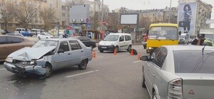Туда лучше не ехать: на Красноармейской пробка из-за ДТП