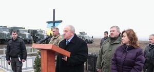 Фотофакт: в Славянске открыт памятник в честь погибших украинских военных