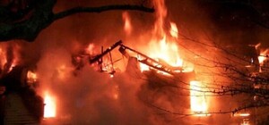 Ночью из горящего дома эвакуировали 7 человек