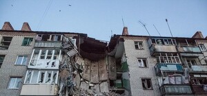 Обстрел Донецка продолжается: снаряды попали в заправку, повреждены жилые дома [Видео]