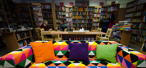 Как это выглядит: на Льва Толстого открылось антикафе в книжном магазине