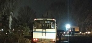 Троллейбус вылетел на тротуар и травмировал двух девушек