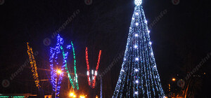 В Днепропетровске открыли Новогоднюю елку и праздничный город