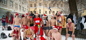 По Днепропетровску бегали голые Деды Морозы и Снегурочка