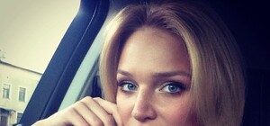 В платье до пят, с бойфрендом и собакой: дочь Добкина поделилась своими новогодними фото