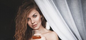 В Днепропетровске продают свидания с девушками и парнями, чтобы купить форму бойцам