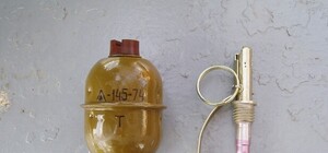 В центре Днепропетровска мужчина в окно выкинул гранаты