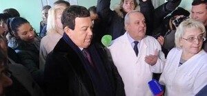 Кобзон навестил раненых боевиков бурятов в госпитале Донецка [ВИДЕО]