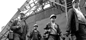 Шахтеров ДНР заставляют работать под землей 8 часов подряд [Видео]