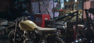 Виски, татуировки и мотоциклы: на Подоле открывается новый барбершоп