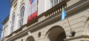 Над львівською мерією майорить кримськотатарський прапор