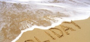 Медведев подписал постановление об удлиенных отпусках для работников образования