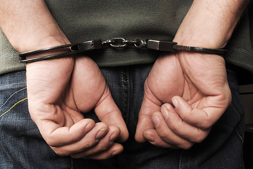 Новость - События - На Тополе задержали вооруженного бандита находившегося в розыске
