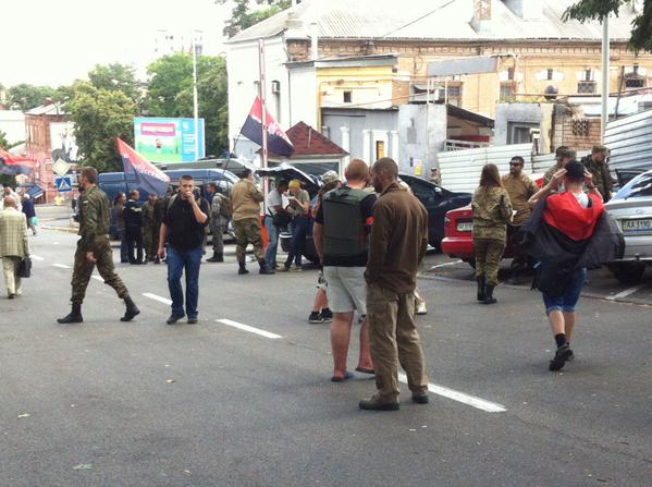 Новость - События - "Правый сектор" пикетирует милицию Днепропетровской области