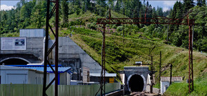 На Львівщині двоє невідомих спробували напасти на залізничний тунель в Карпатах