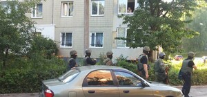 У Львові в багатоповерхівці  жінку захопили у заручники (фото)