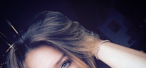 Дочь Добкина выставила на аукцион редкое дизайнерское платье