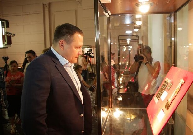 Новость - События - Борис Филатов открыл в Днепропетровском историческом музее экспозицию икон собственного собрания