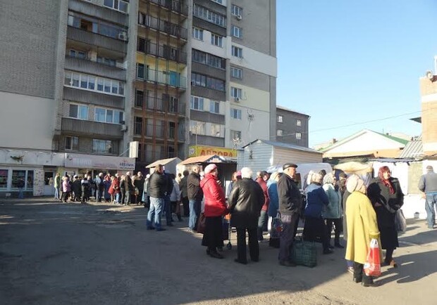 Новость - События - Голодные игры: В Днепропетровске обманутые люди больше 2 часов ждали "продуктовой ярмарки" Вилкула
