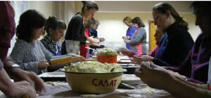 Львів'янки відправили караван з варениками бійцям АТО (фото)