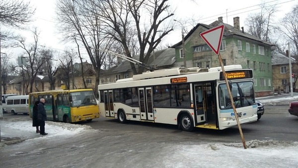 Новость - События - Новый троллейбус столкнулся с "Богданом": есть пострадавшие