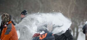 Снежная битва: одесситы сразились в парке Победы (ФОТО)