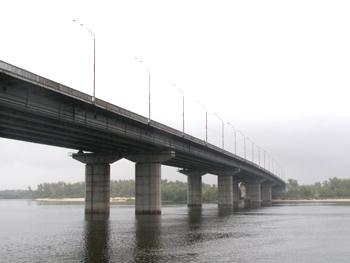 Мост в Днепродзержинске давно требует ремонта. Фото с сайта dndz.tv