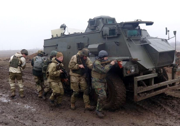 Днепропетровские десантники совершенствуют свои навыки/Фото Минобороны