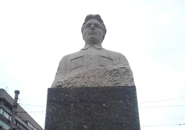 Бюсты должны были демонтировать еще вчера/Олег Чистопольцев