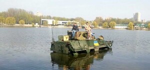 На Алексеевке плавал БТР,  а на площади Свободы пылал Мерседес