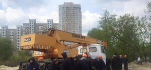 Неспокойные Позняки: в Киеве парни в спортивных костюмах с дракой защищали стройку