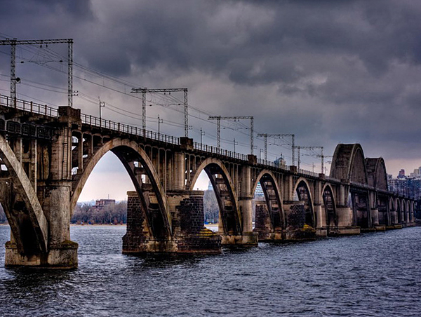С Мерефо-Херсонского моста будут падать камни. Фото с сайта livejournal.com/dieselpunk