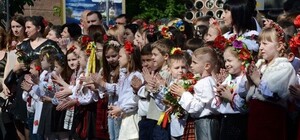 Для львівських випускників продзвенів сьогодні останній дзвоник (відео)