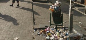 Запорожцы жалуются на горы мусора в центре города