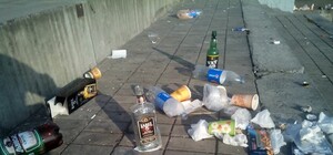 Днепр алкогольный: Фестивальный утопает в окурках и бутылках
