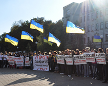 На акцию протеста собралось человек 500. Фото с сайта new-nost.info.