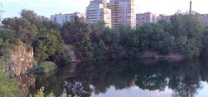 Карьер на Красном Камне: купаться запрещено, торговать алкоголем - можно