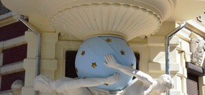 Не прошло и года: знаменитых одесских атлантов отреставрировали