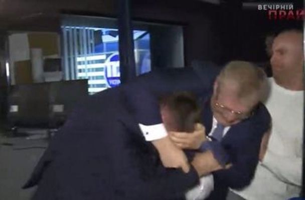 Новость - События - Как депутаты Парасюк и Вилкул подрались
