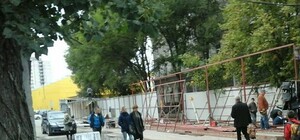 Снесенную часть Озерки начали застраивать новыми МАФами