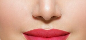 Как натурально увеличить объем губ?
