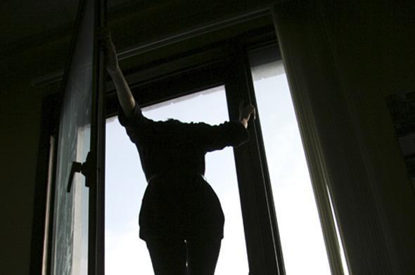 Новость - События - В Кривом Роге девушка пыталась покончить с собой, выпрыгнув из окна