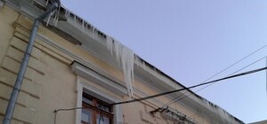 Обережно: у Львові  від бурульки постраждала людина