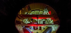 Как у Кубрика: киевские диггеры сфоткались на фоне огромного агрегата для прокладки тоннелей