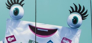 Оцени: на Песках запорожцы придумали оригинальный ящик для рекламы