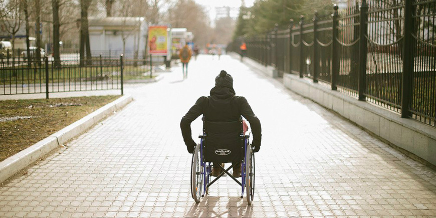 Новость - События - Смотри: днепрян усадили в инвалидные кресла